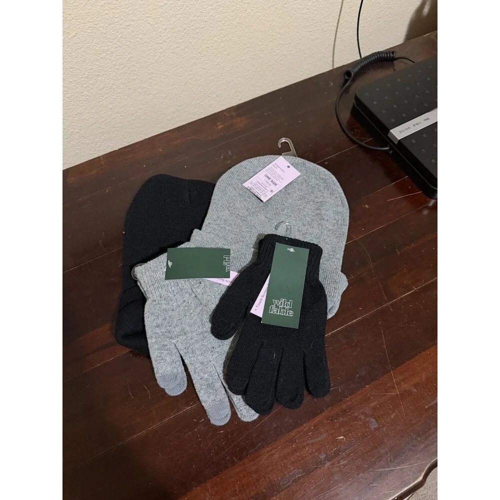Women’s Wild Fable 2 Beanies & 2 Touch Screen Compatible Gloves NWT Grey & Black